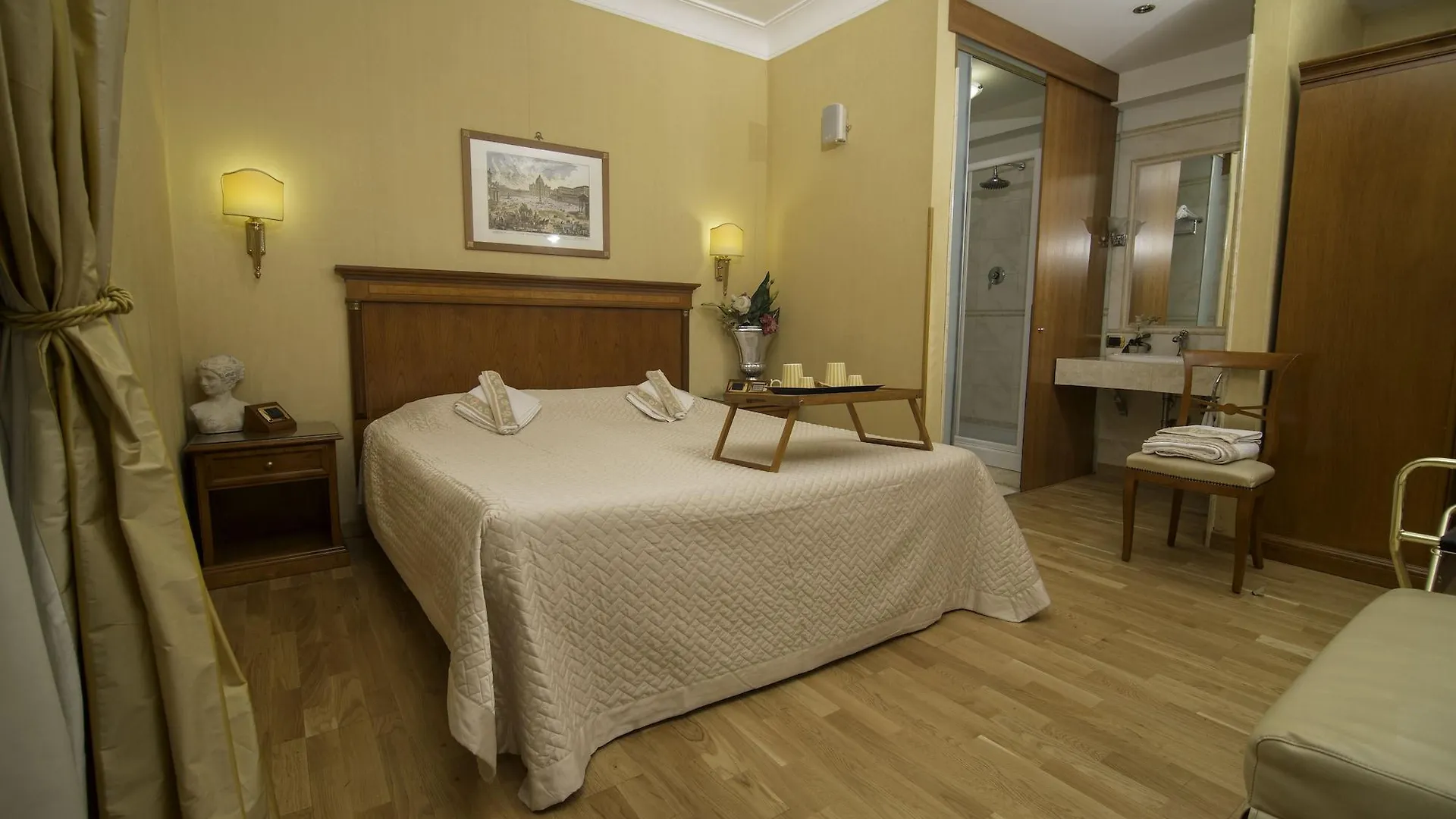 Luxury Rooms H 2000 Roma Italien