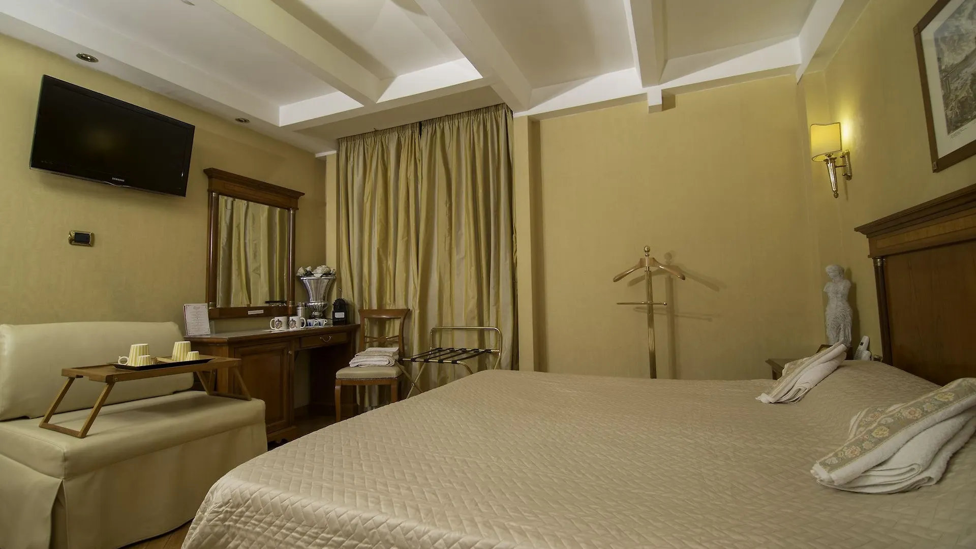 Luxury Rooms H 2000 Roma 3*, Řím Itálie