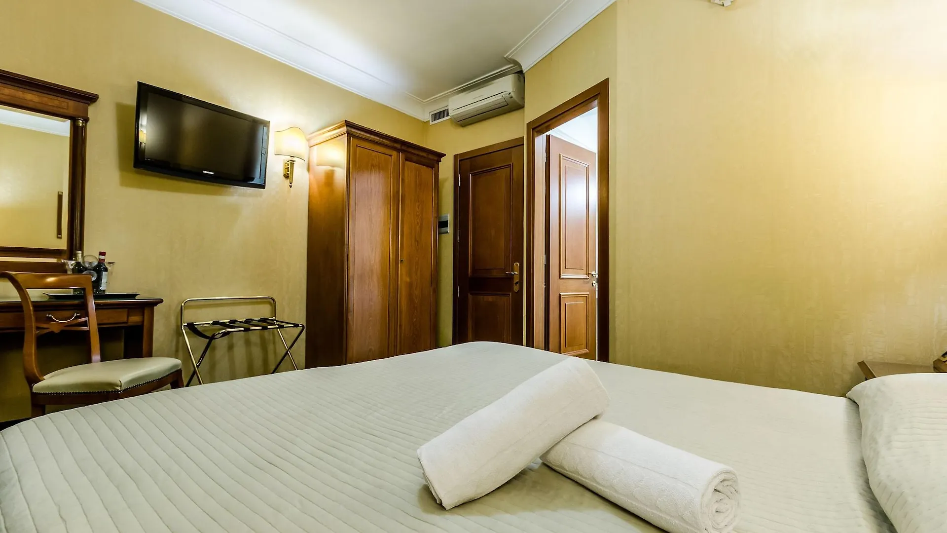 Luxury Rooms H 2000 Roma Bed & Breakfast Řím
