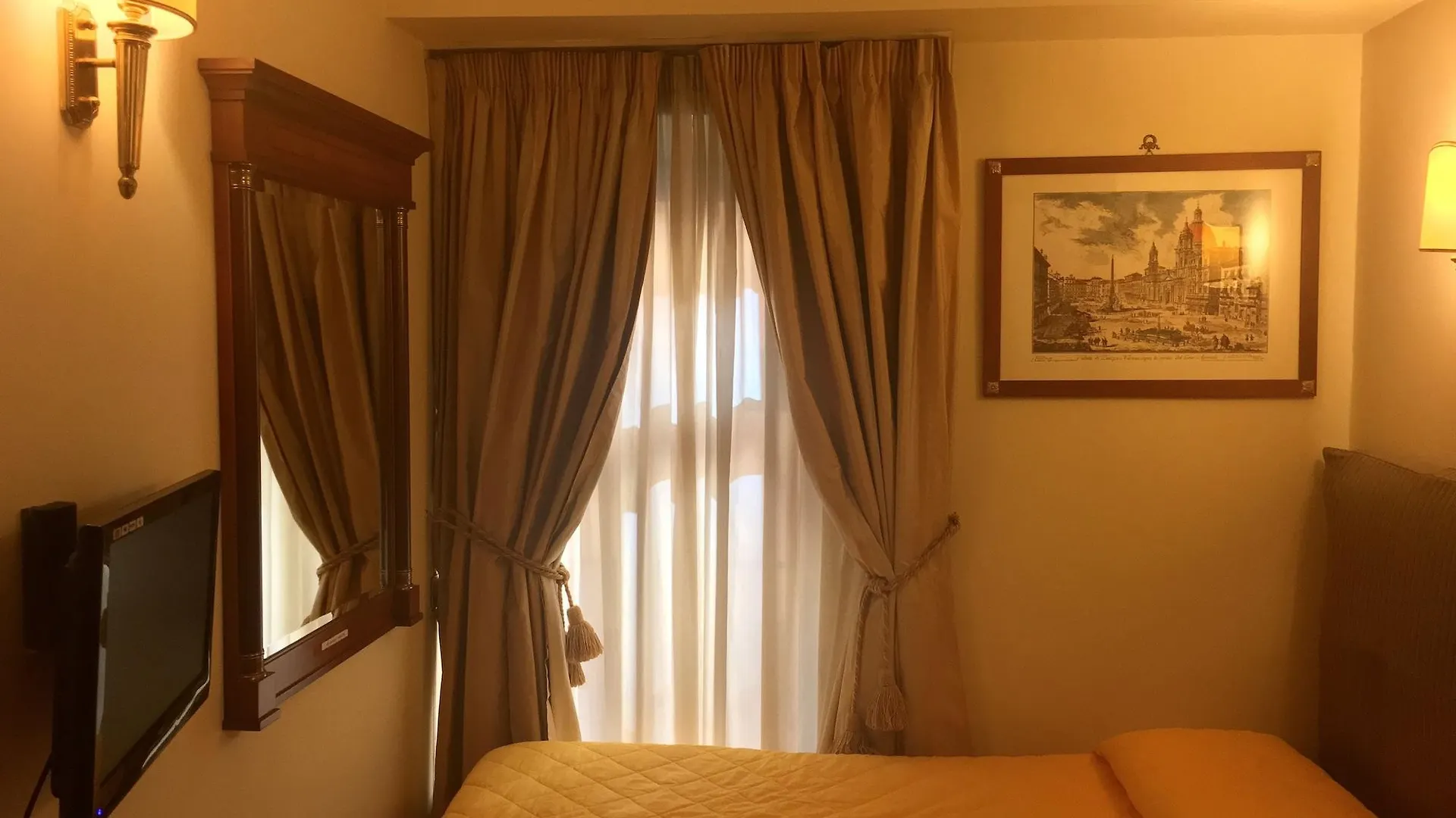 Luxury Rooms H 2000 Roma 3*, Řím Itálie