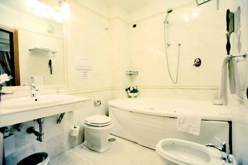 Luxury Rooms H 2000 Roma