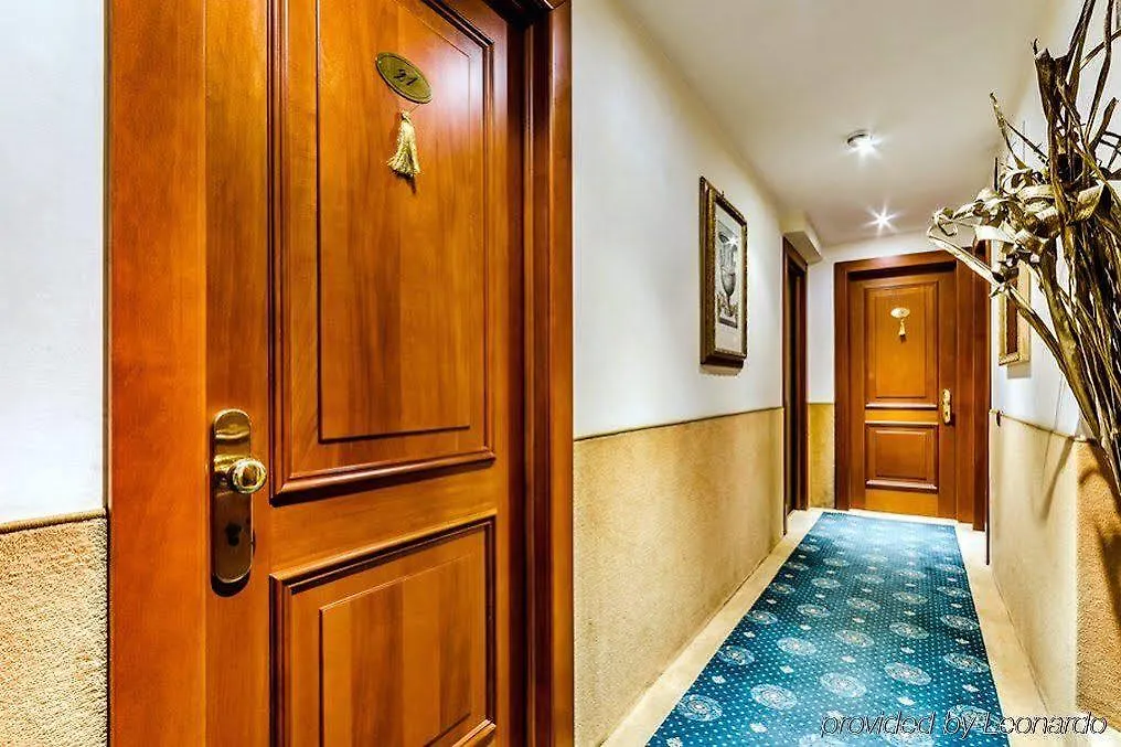 Luxury Rooms H 2000 Roma
