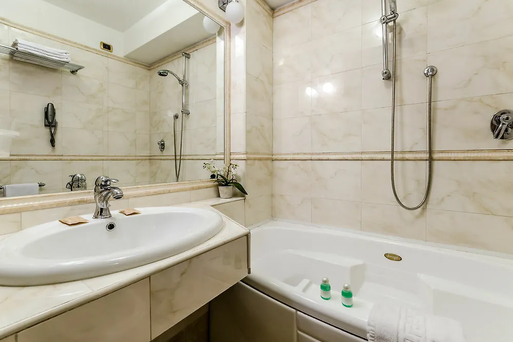 Luxury Rooms H 2000 Roma Frühstückspension