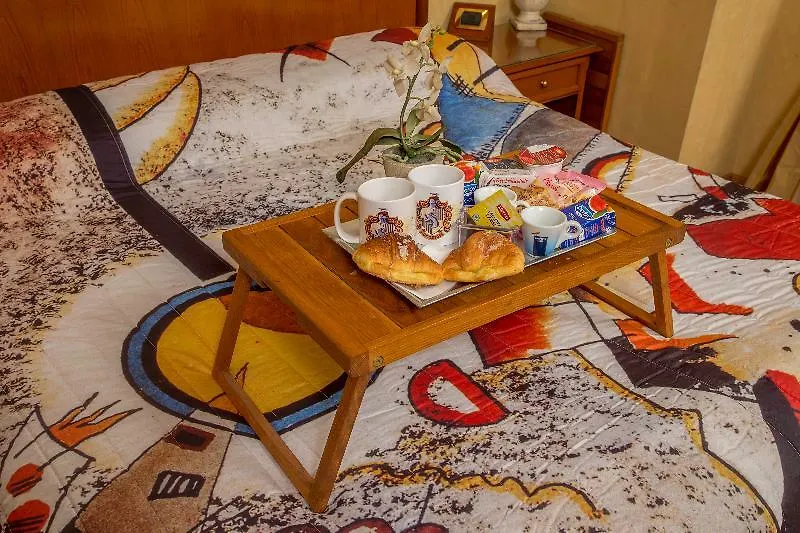 Luxury Rooms H 2000 Roma 3*, Rome